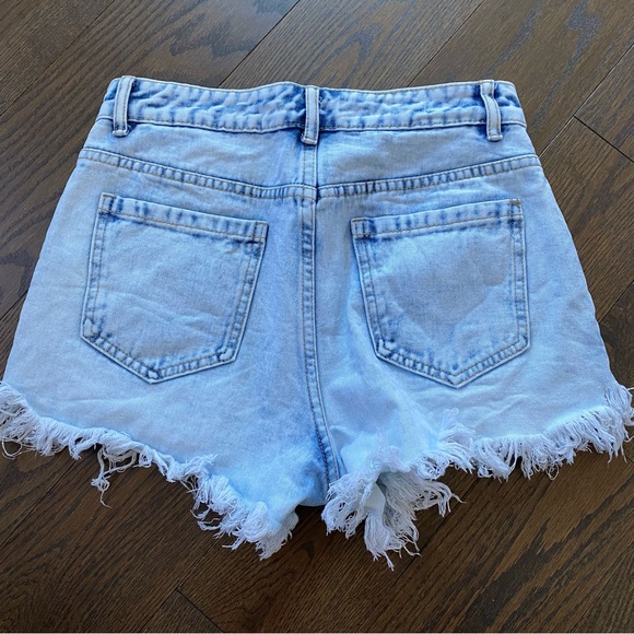 NEW White Wash Jean Shorts 💙 - Picture 6 of 11